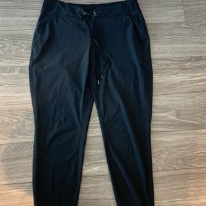 ATHLETA BLACK REFLECTIVE ATHLETIC PANTS.